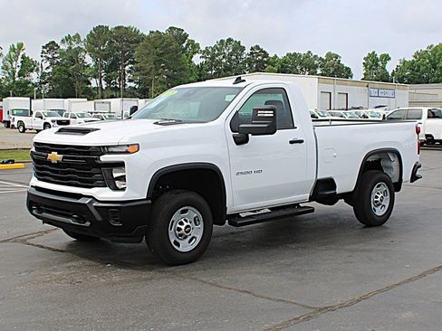 Used 2025 Chevrolet Silverado 2500 W/T RWD image 2