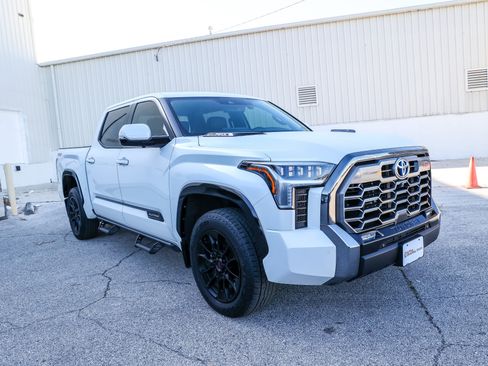 Used 2024 Toyota Tundra Platinum w/ TRD Off-Road Package AWD/4WD image 5