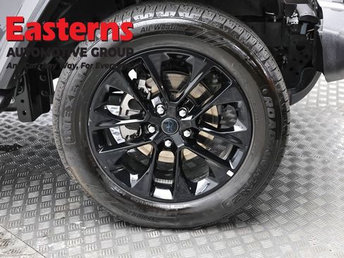 Used 2025 Jeep Wrangler Unlimited Sahara AWD/4WD image 28