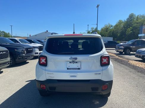 Used 2021 Jeep Renegade Latitude w/ Convenience Group AWD/4WD image 3