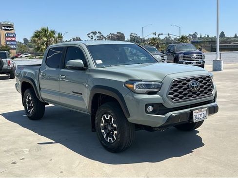 Used 2022 Toyota Tacoma TRD Off-Road w/ Technology Package AWD/4WD image 3