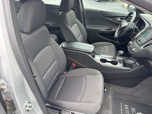 Used 2018 Chevrolet Malibu LT FWD image 37