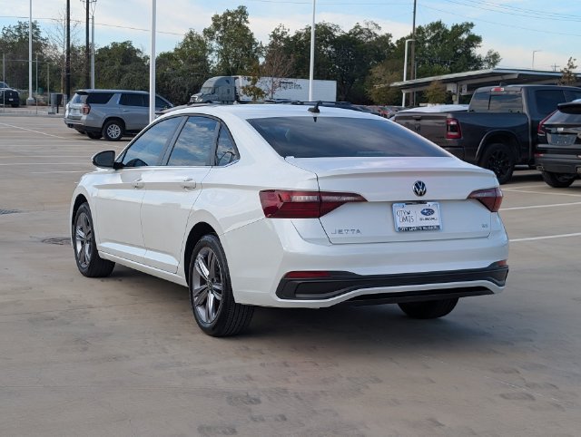 Used 2022 Volkswagen Jetta SE FWD image 4