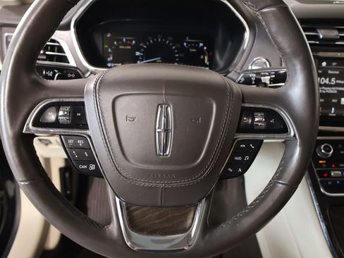 Used 2019 Lincoln Continental Reserve FWD image 3