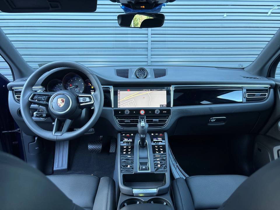 Certified 2026 Porsche Macan AWD/4WD image 14