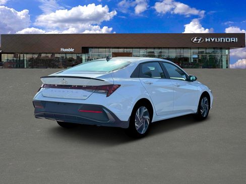 New 2025 Hyundai Elantra SEL FWD image 7