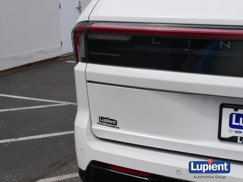 Used 2025 Lincoln Navigator Black Label AWD/4WD image 6