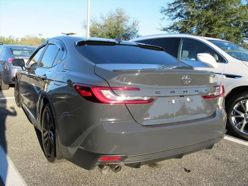 Used 2025 Toyota Camry SE image 3