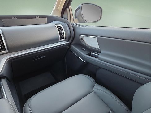 New 2026 Ford Expedition Active image 13