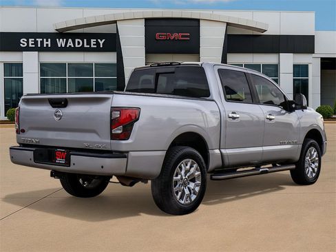 Used 2020 Nissan Titan SL w/ Moonroof Package image 7