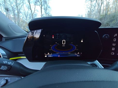 New 2026 Chevrolet Trax LT image 17