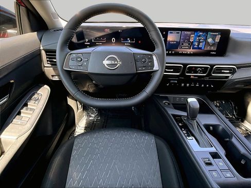 Used 2026 Nissan Sentra SV w/ SV Convenience Package FWD image 11