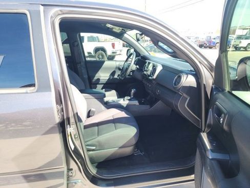 Used 2019 Toyota Tacoma TRD Off-Road w/ Technology Package image 26