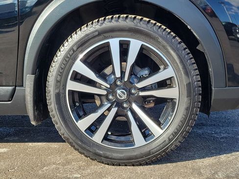 Used 2019 Nissan Kicks SV image 9