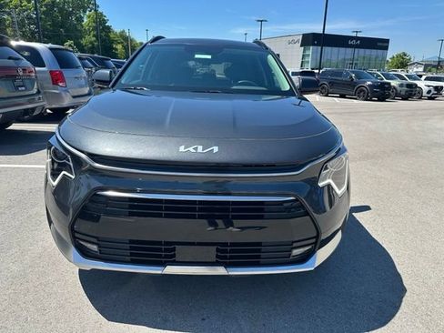 Certified 2025 Kia Niro EX Touring FWD image 19