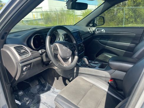 Used 2019 Jeep Grand Cherokee Altitude AWD/4WD image 11