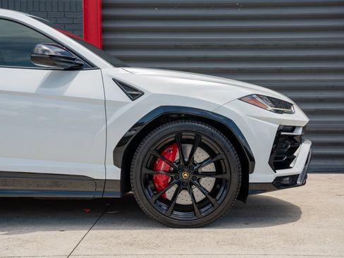 Used 2022 Lamborghini Urus AWD/4WD image 2