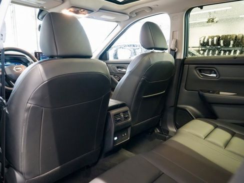 Used 2025 Nissan Rogue SL w/ Tech Package image 29