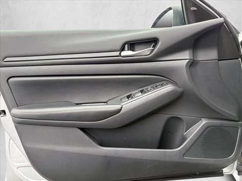 Used 2024 Nissan Altima 2.5 SV image 10