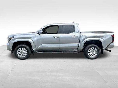 Used 2025 Toyota Tacoma SR5 AWD/4WD image 3