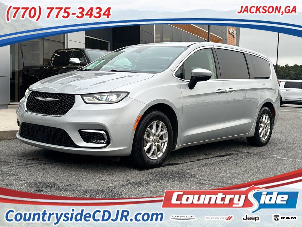 Used 2023 Chrysler Pacifica Touring-L FWD image 1