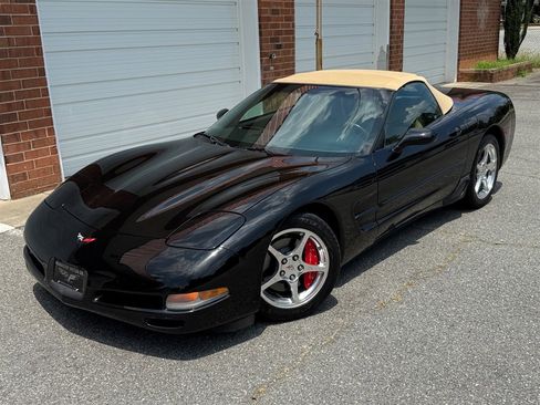 Used 2002 Chevrolet Corvette Convertible w/ Preferred Equipment Group1 image 3