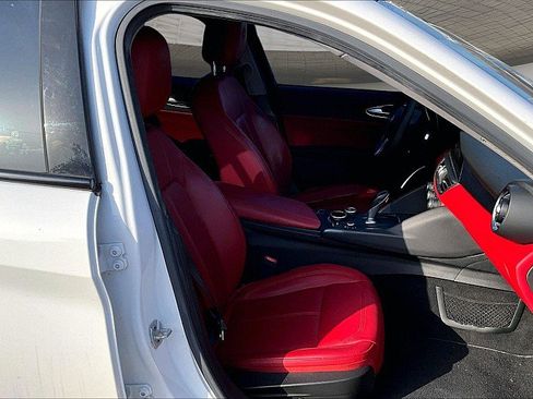 Used 2019 Alfa Romeo Giulia w/ Nero Edizione RWD image 6