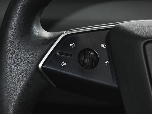 Used 2025 Tesla Cybertruck AWD Crew Cab image 38