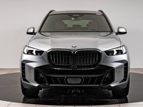 New 2026 BMW X5 xDrive40i w/ M Sport Package AWD/4WD image 2