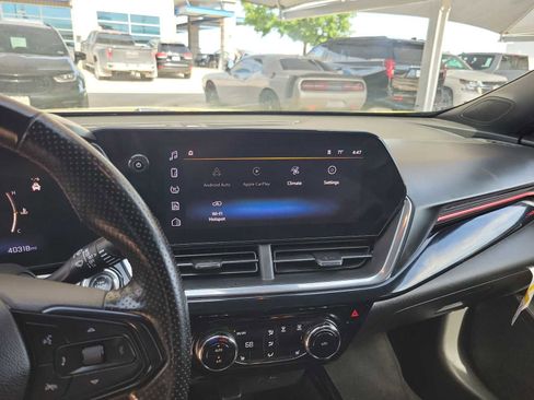 Used 2025 Chevrolet Trax RS w/ Sunroof Package FWD image 24