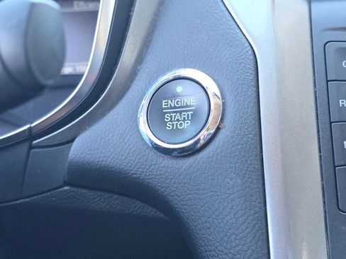 Used 2018 Ford Fusion SE image 25