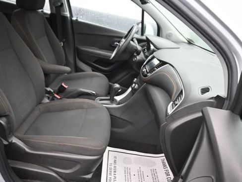 Used 2017 Chevrolet Trax LS AWD/4WD image 8