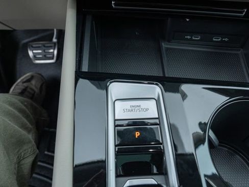 Certified 2024 Volkswagen Atlas SEL Premium R-Line image 24