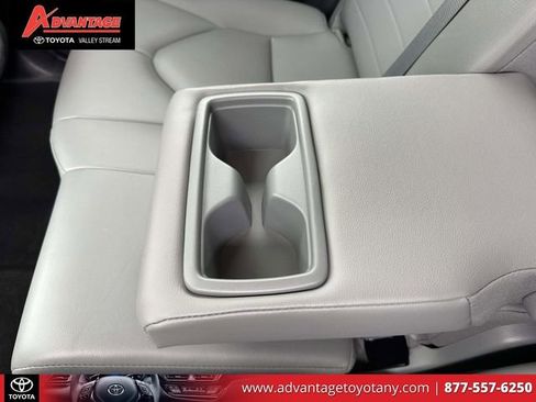 Used 2023 Toyota Highlander XLE AWD/4WD image 15
