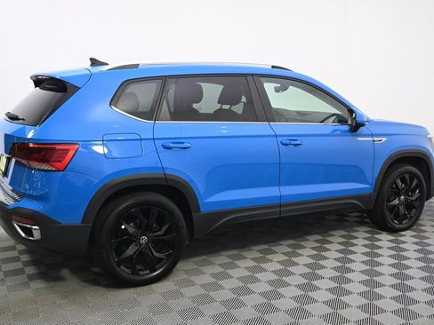 Used 2023 Volkswagen Taos SE w/ Panoramic Sunroof Package AWD/4WD image 4