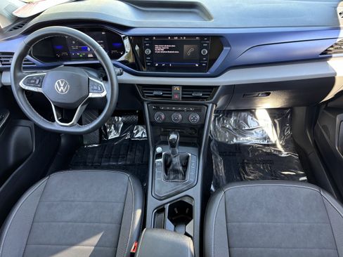 Certified 2022 Volkswagen Taos SE w/ Panoramic Sunroof Package image 13