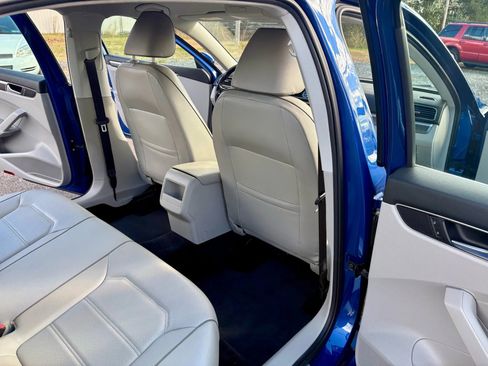 Used 2017 Volkswagen Passat 1.8T R-Line image 20