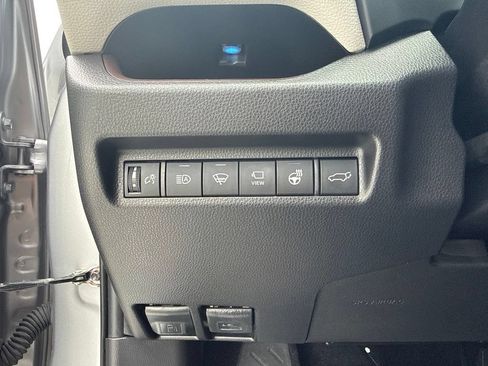 Used 2021 Toyota RAV4 Limited FWD image 32