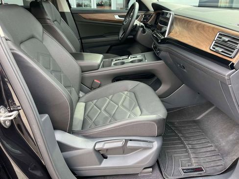 Used 2024 Volkswagen Atlas SE image 23