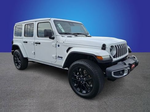 Used 2025 Jeep Wrangler Unlimited Sahara w/ Safety Group AWD/4WD image 3