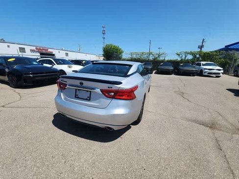 Used 2017 Nissan Maxima SR w/ Midnight Edition FWD image 15