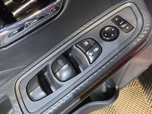 Used 2024 Nissan Versa SV FWD image 15