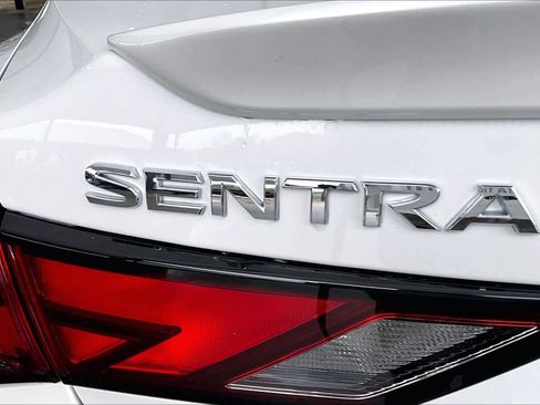 Certified 2025 Nissan Sentra SR image 9