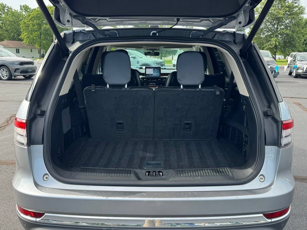 Used 2023 Lincoln Aviator Reserve AWD/4WD image 18