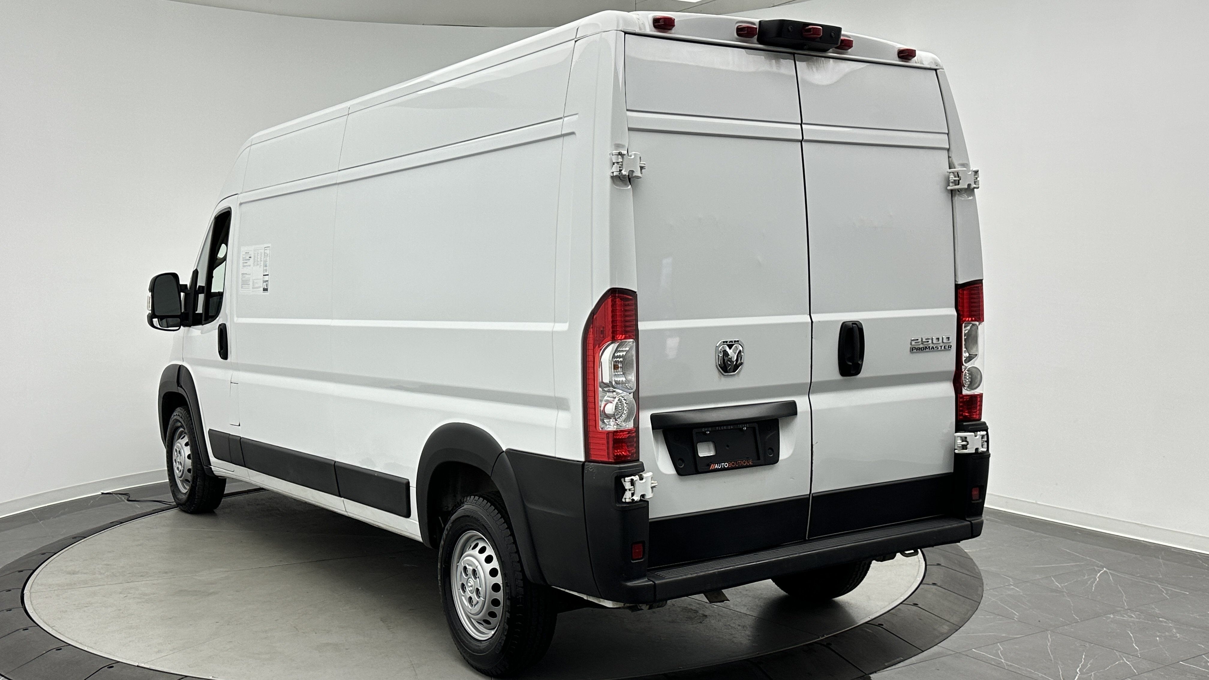 Used 2025 RAM ProMaster 2500 w/ Convenience Group FWD image 4