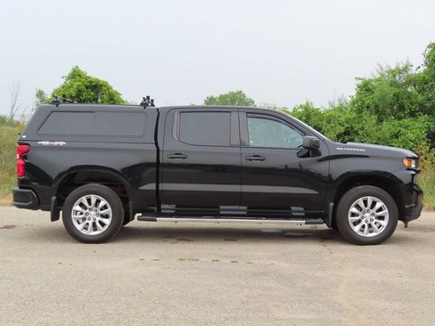 Used 2020 Chevrolet Silverado 1500 Custom w/ Custom Value Package AWD/4WD image 2