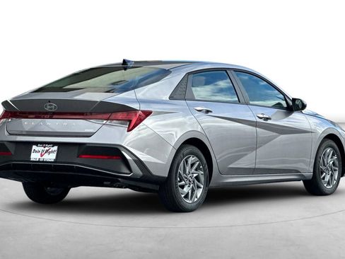 Used 2026 Hyundai Elantra Hybrid FWD image 8