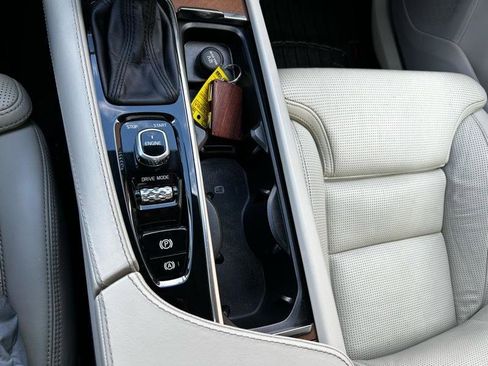 Used 2017 Volvo XC90 T6 Inscription w/ Vision Package image 20