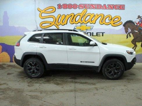 Used 2020 Jeep Cherokee Sport image 1