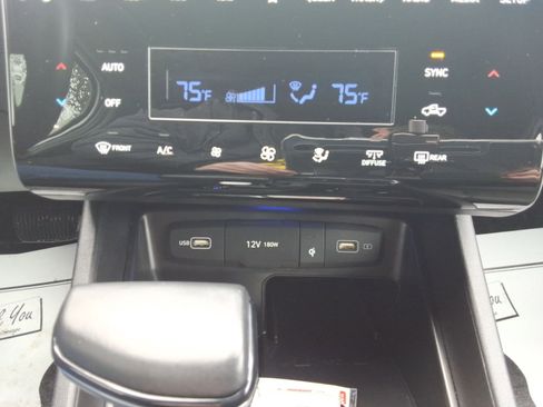 Used 2024 Hyundai Santa Cruz Limited image 17